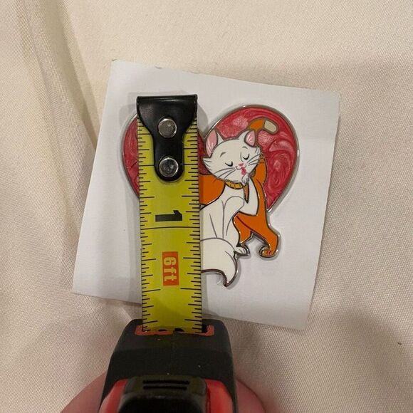 Love My Disney Cats Duchess and O'Malley in Marbleized Heart Enamel Pin NEW - Picture 5 of 6